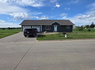 507 W 14th St, Tama, IA 52339