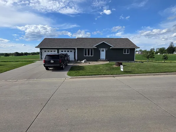 507 W 14th St, Tama, IA 52339