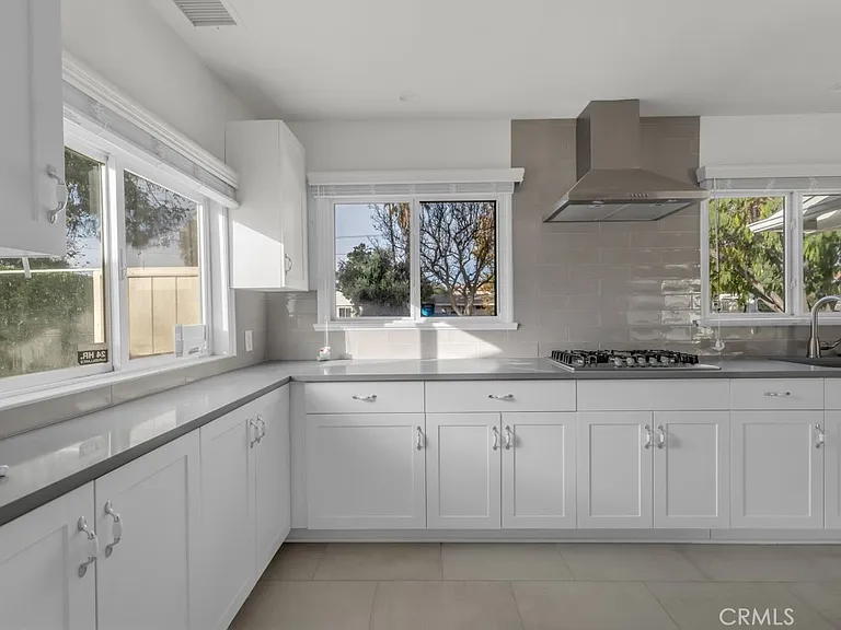 7758 Mason Ave — Photo 4