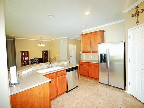 Spacious kitchen for all the cooks of the house.