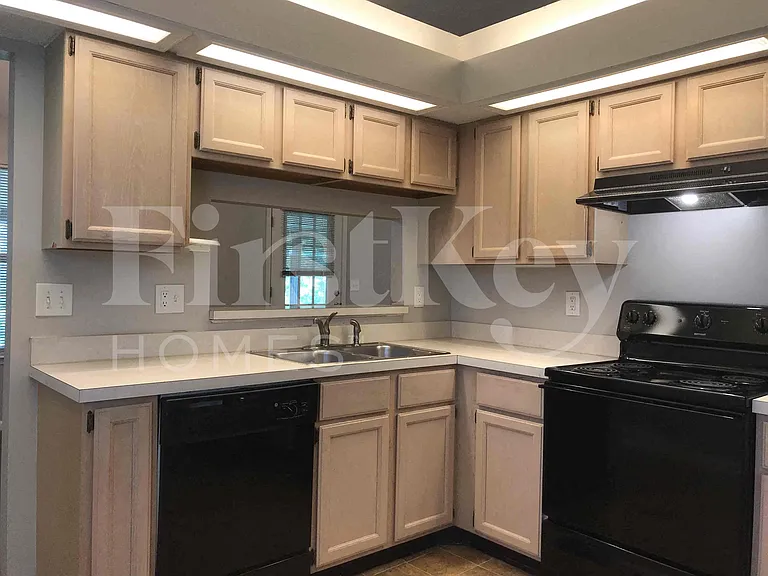 7852 Catskills Ct — Photo 4