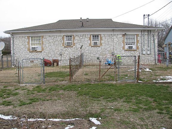 3rd image of 1704 Neeley St #1706-1708