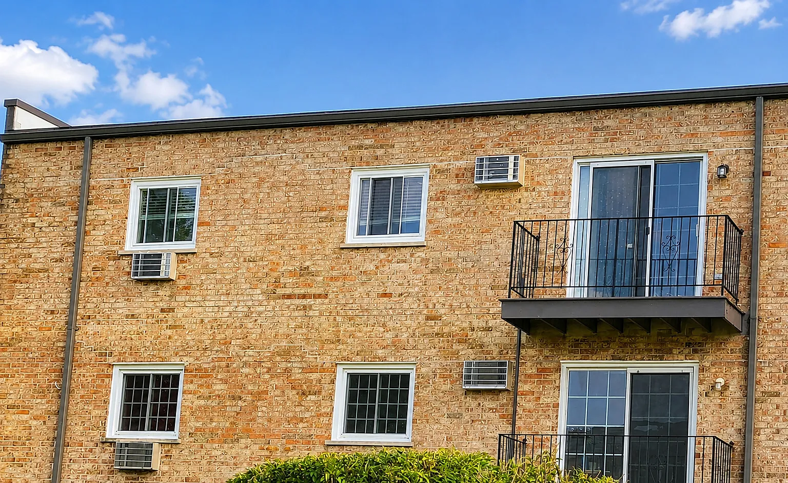 2 bed, 1.5 bath, 981 sqft, $1,775 — Photo 3