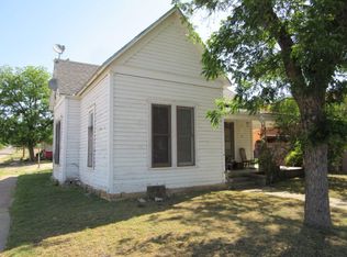 608 N 8th St, Ballinger, TX 76821