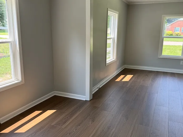 1146 Stonewall St N — Photo 3