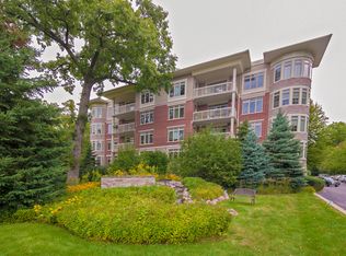 425 Benjamin Dr APT 203, Vernon Hills, IL