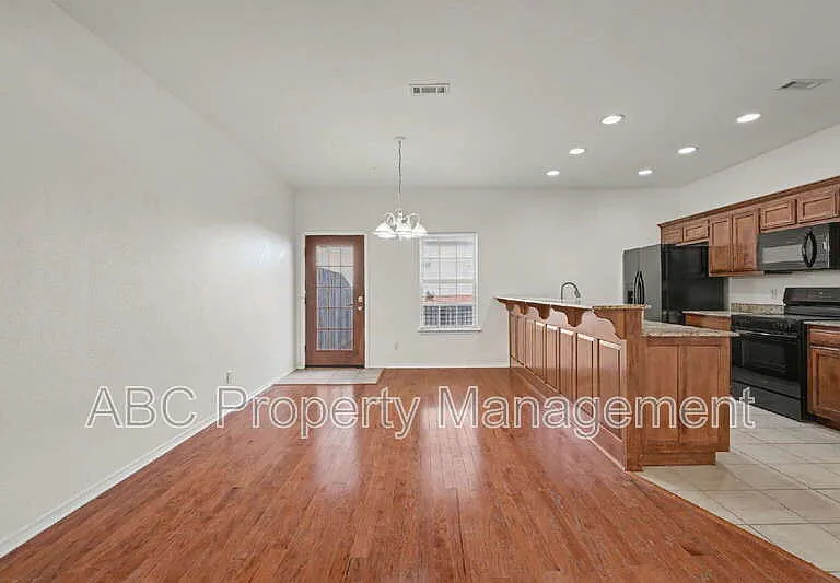 3006 SW Deerfield Blvd #2 — Photo 7