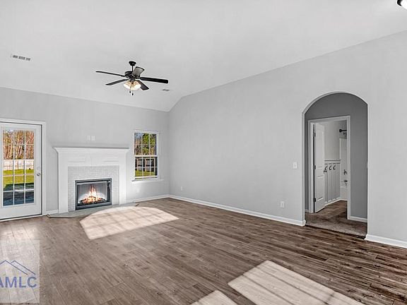 3rd image of 222 Summerhill Dr NE