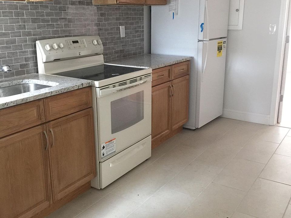 2nd image of 4918 Locust St