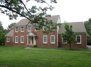 27 Brier Rd, Whitehouse Station, NJ 08889