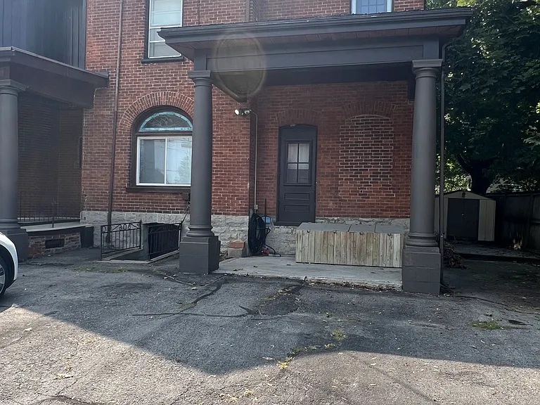 80 Bridge St W #4 — Photo 11