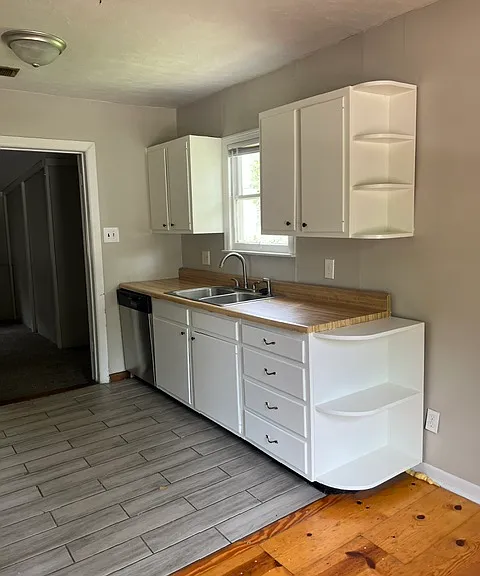 202 S Hill St — Photo 4