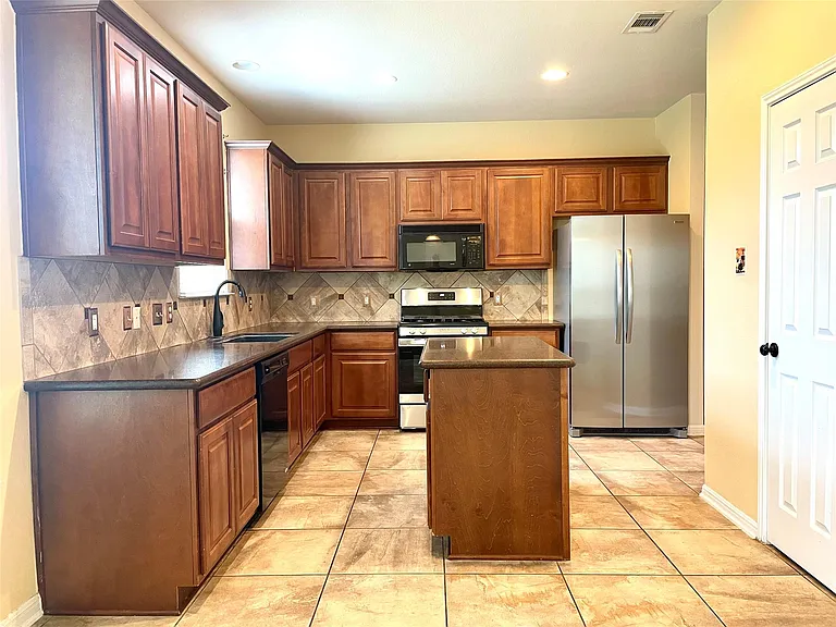 20625 Farm Pond Ln — Photo 13