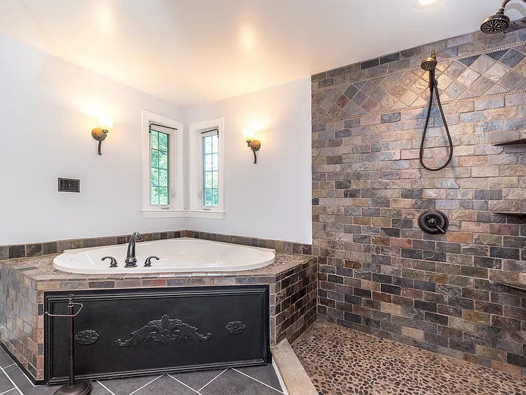 2477 Walnut St — Photo 49