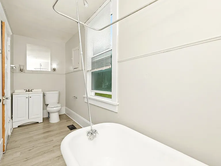 30-32 Lagonda Ave #30 — Photo 12