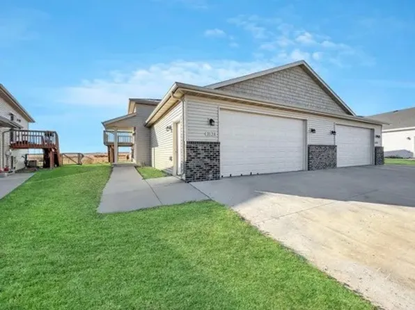 3123 8th St NE, Minot, ND 58703
