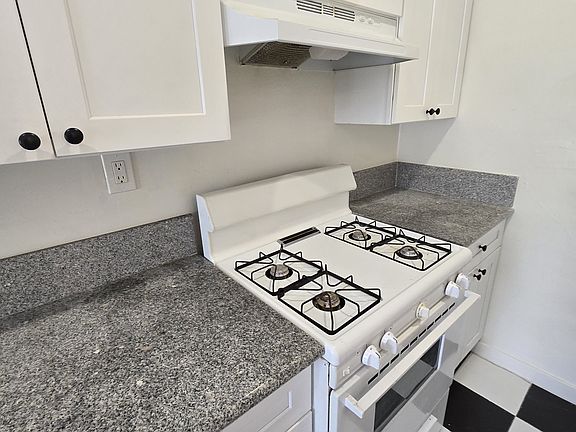 4th image of 642 S Cochran Ave APT 211