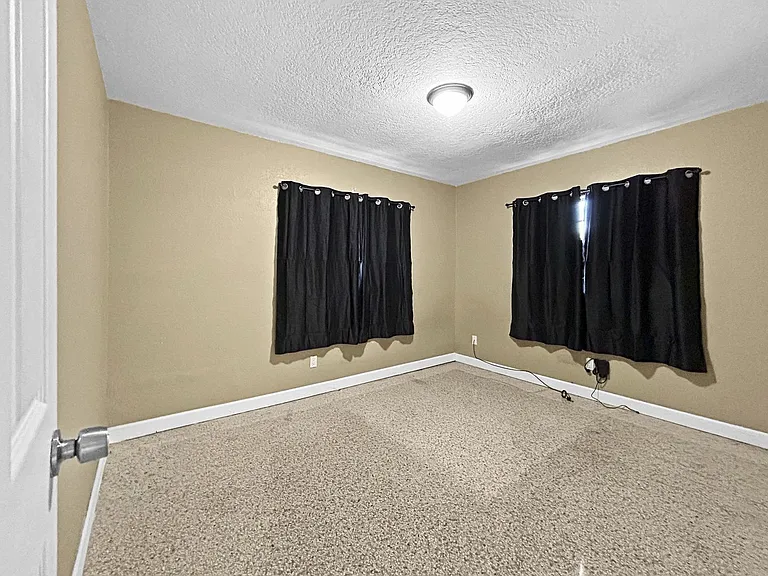 2613 E Clark St — Photo 13