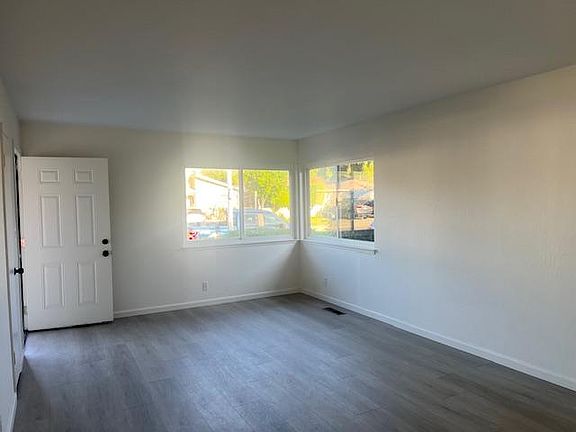 2nd image of 1140 Nottingham Pl