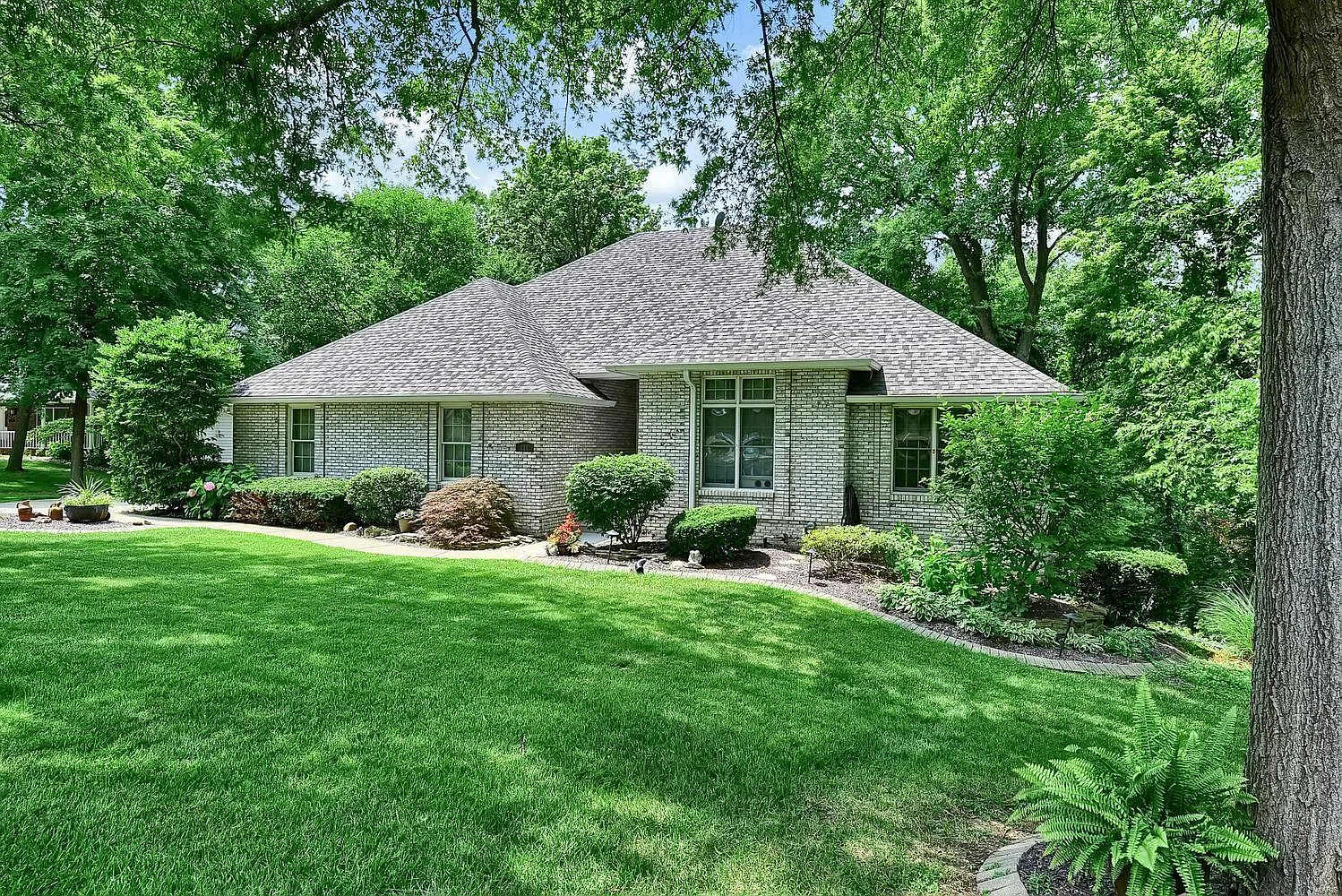 221 Burns Farm Blvd N photo 1