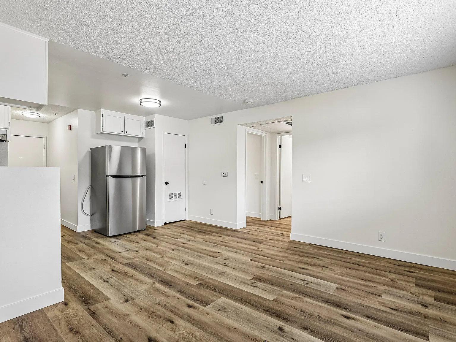 2 bed, 900 sqft, $2,525 — Photo 2