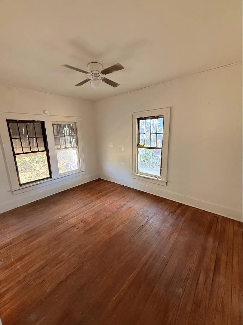 522 E Maple St — Photo 3