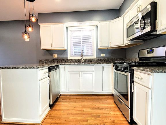 Beautiful bright kitchen with all SS appliances