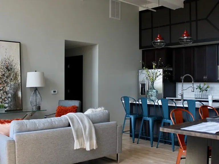 215 N Webster Ave — Photo 23