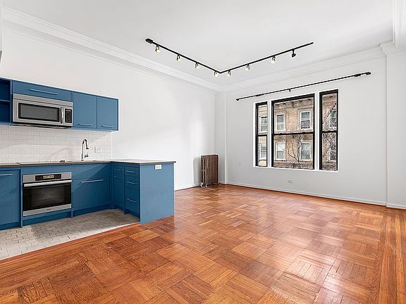 2nd image of 140 W 69th St APT 35
