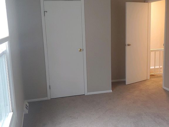 5th image of 580 Canterbury Ln APT C
