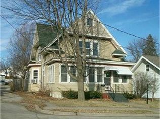 1057 Auburn St, Dubuque, IA 52001