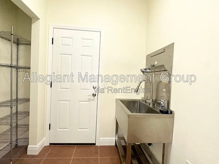 1287 Glendora Rd N — Photo 14