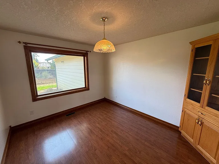 460 SE Conifer Pl — Photo 16