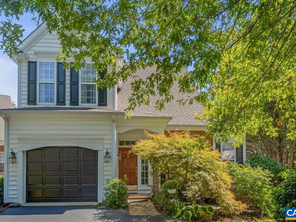 1102 Courtyard Dr, Charlottesville, VA 22903