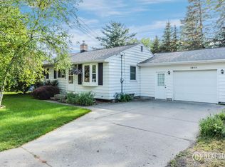3813 Suburban Shores Dr NE, Grand Rapids, MI 49525