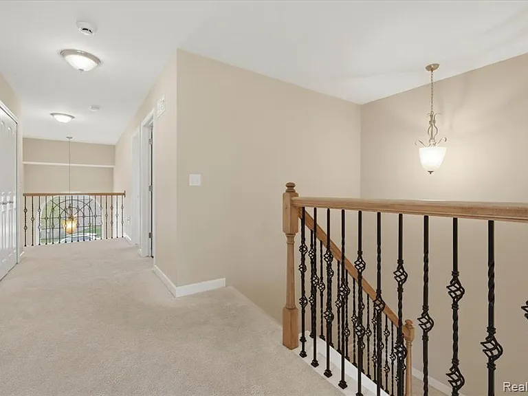 1114 Wales Dr — Photo 18