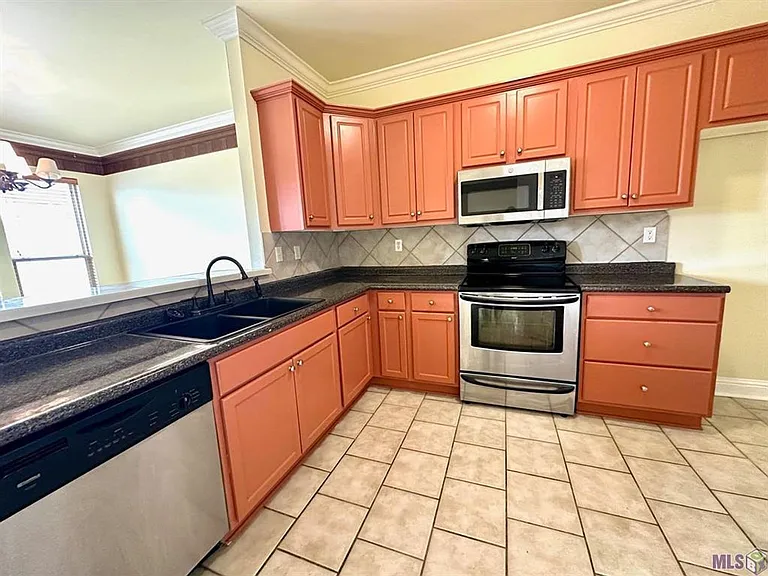 18163 Pinehurst Dr — Photo 4
