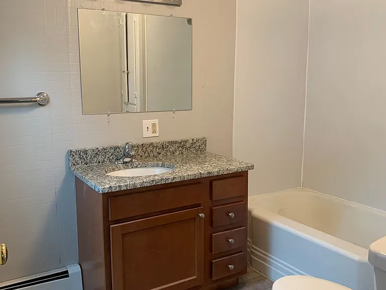 238 E King St — Photo 13