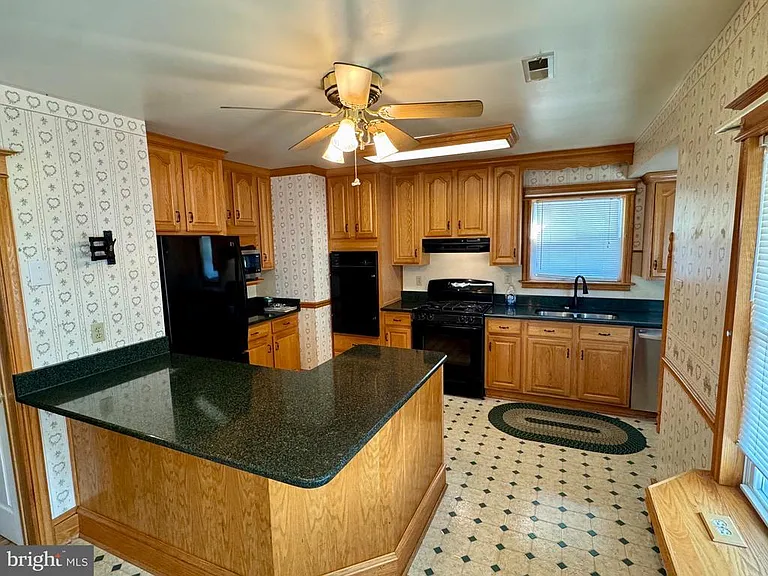 300 Asbury Ave — Photo 11