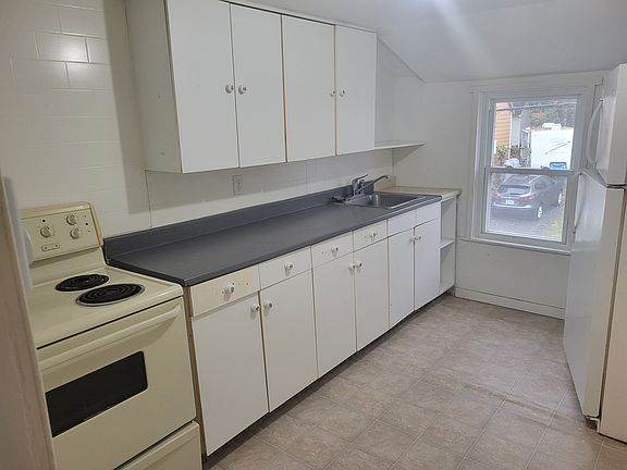 2nd image of 71 Saint Andrews St