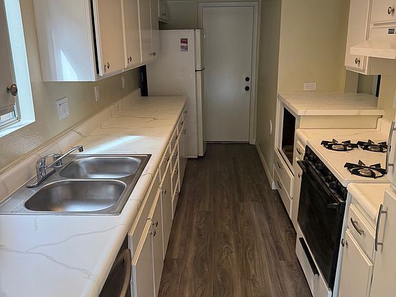 3rd image of 440 W Santa Barbara St