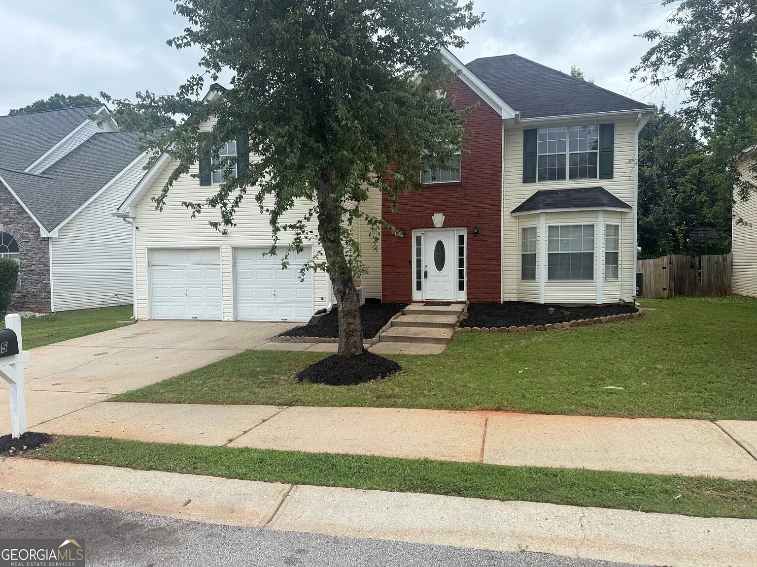 4 bed, 2.5 bath, 2632 sqft, $2,200 — Photo 1