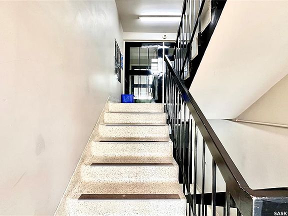 4th image of UNIT 14-208 Lindsay PLACE