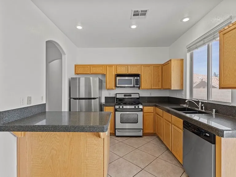 1424 Still Creek Ave — Photo 3