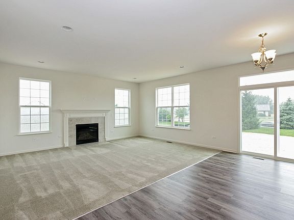 3rd image of 921 Marion Dr