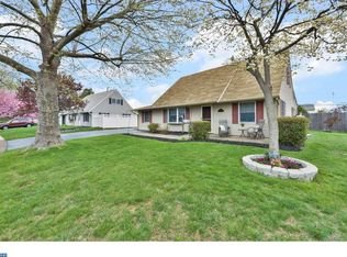 19 Crown Rd, Levittown, PA 19057