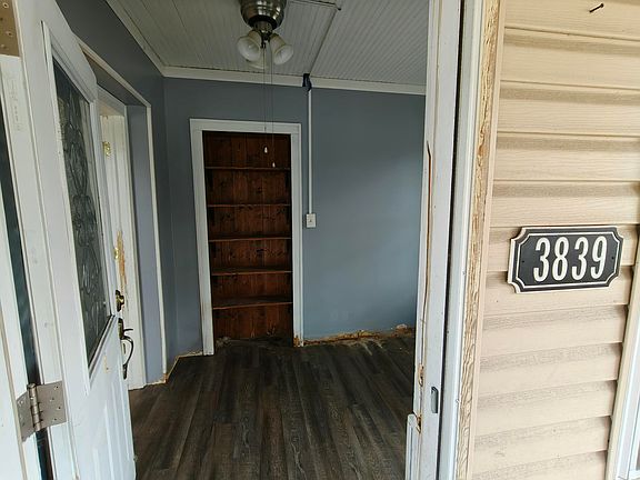 4th image of 3839 Roche St