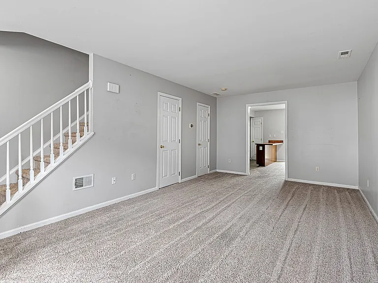 133 Creekside Ct — Photo 11