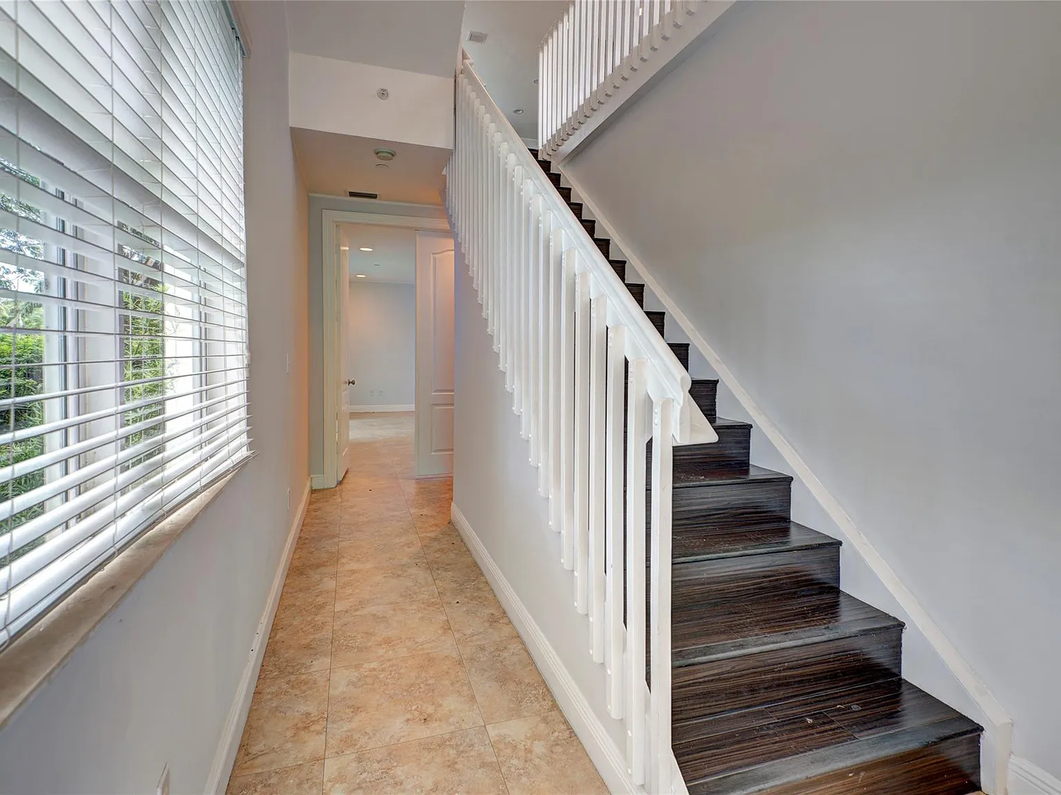 3 bed, 3.5 bath, 2583 sqft, $4,500 — Photo 2