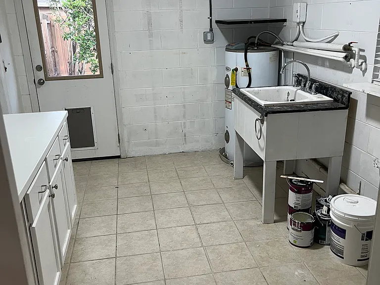 109 Suffolk Ct — Photo 8